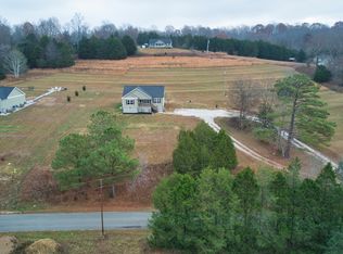 566 Matlock Rd, Charlotte, TN 37036