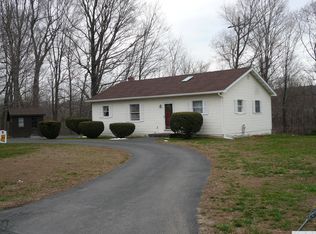 8 Jarvis Ln, Kinderhook, NY 12106