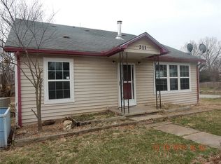 211 S Walnut St, La Monte, MO 65337
