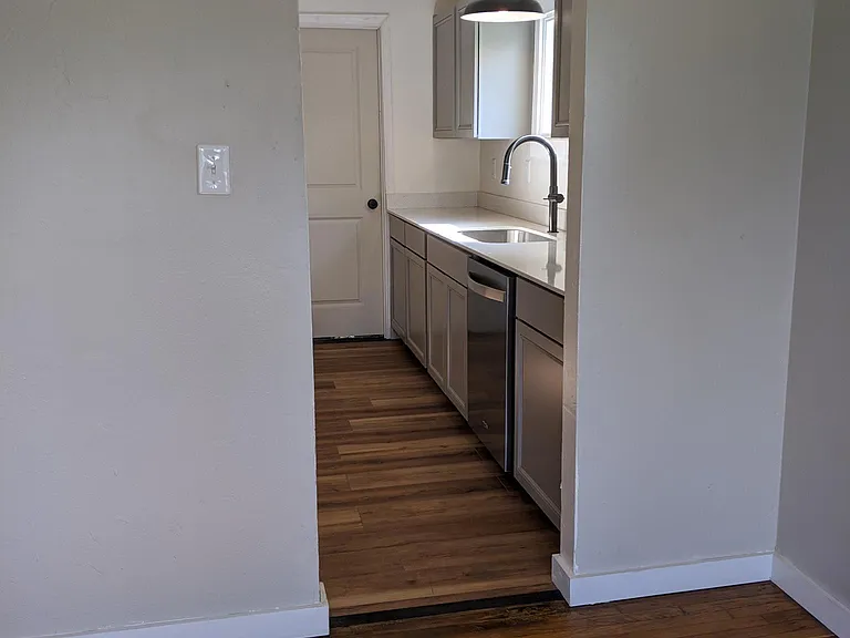 900 Gertrude Ave — Photo 7
