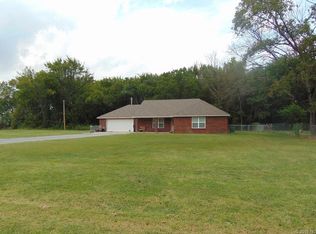 219 NW 5th St, Pryor, OK 74361