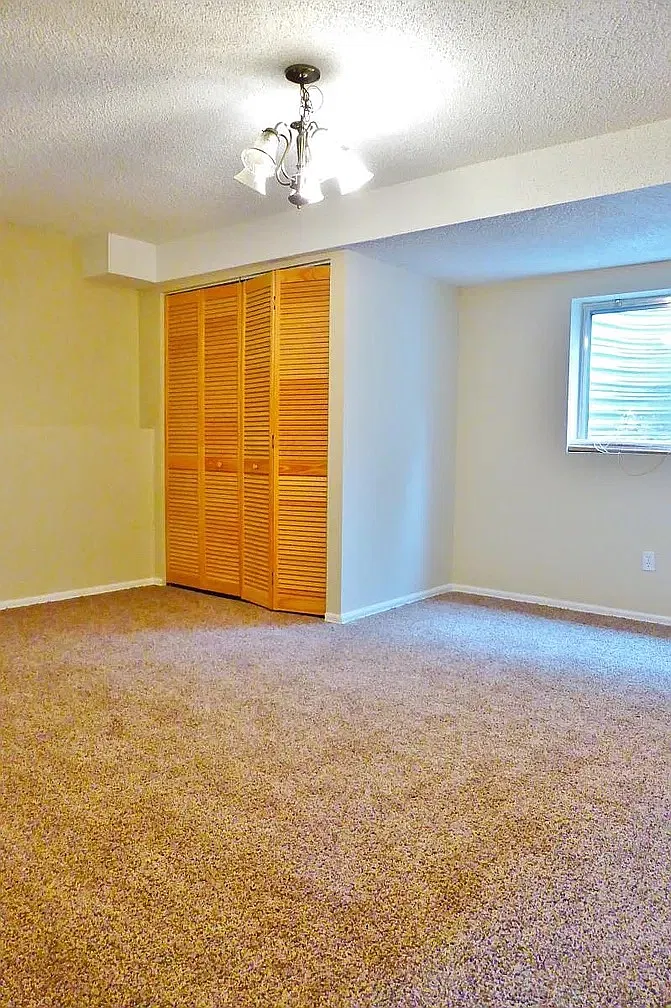 3 bed, 2.5 bath, 1930 sqft, $2,141 — Photo 2