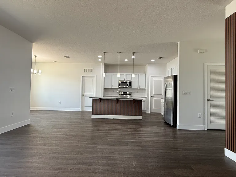 880 Colville Dr — Photo 6