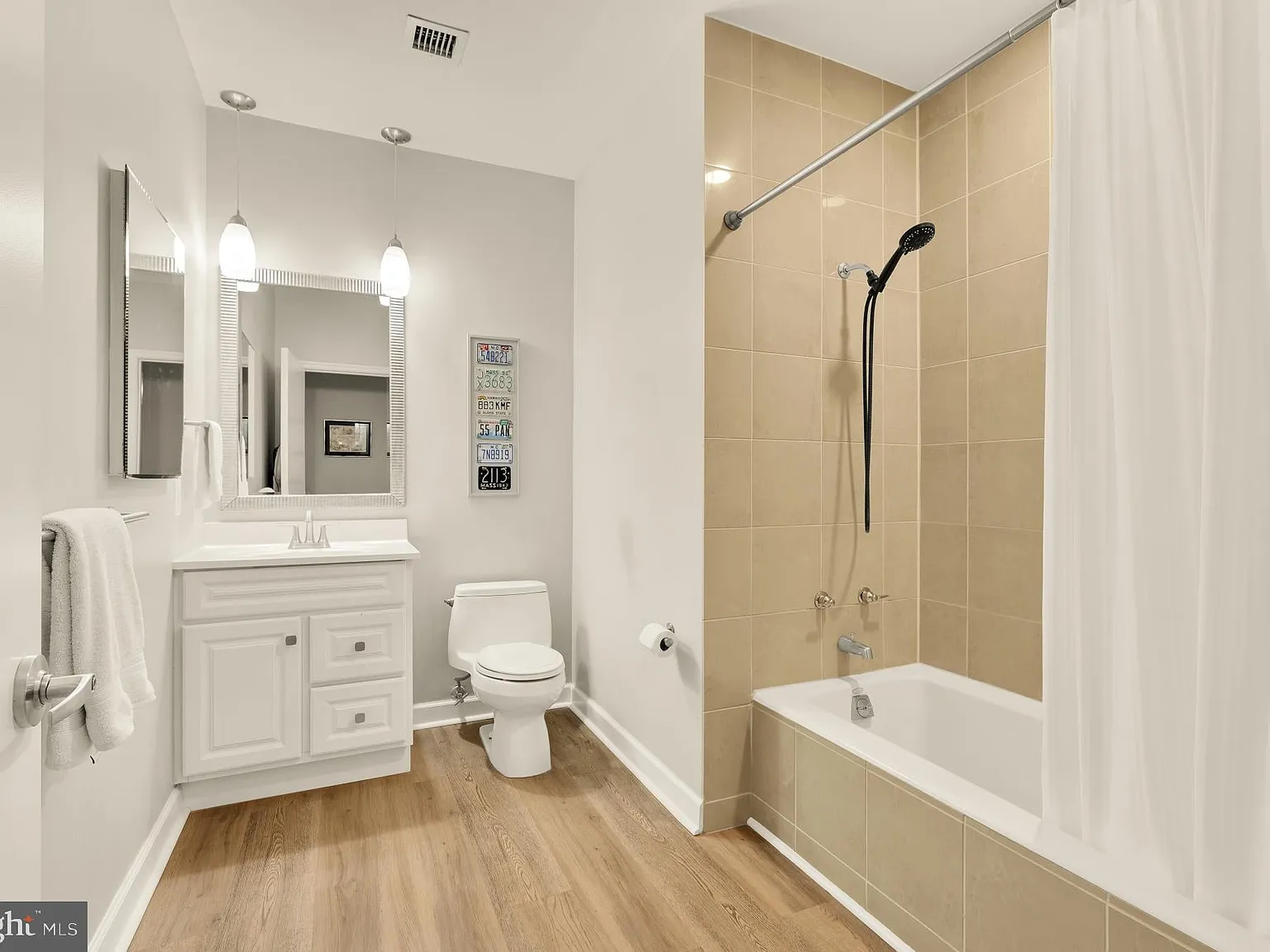 1 bed, 872 sqft, $3,000 — Photo 4