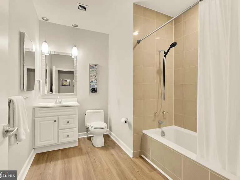 675 East St NW #350 — Photo 4