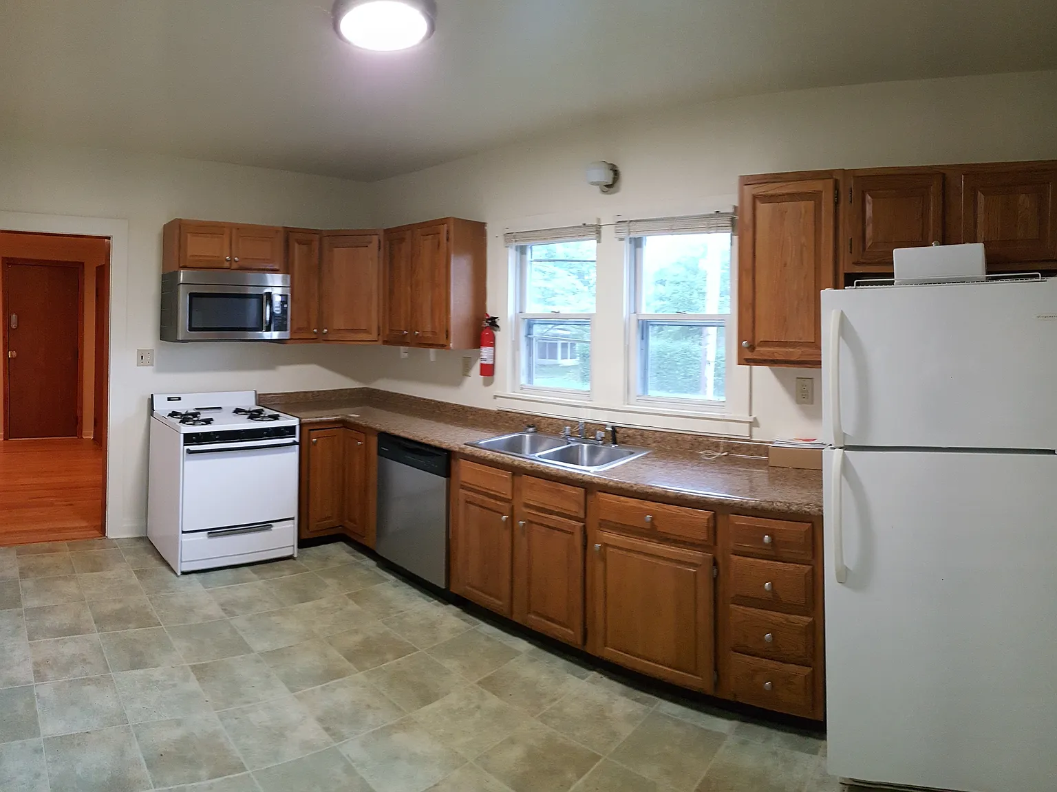 2 bed, 2.5 bath, 1222 sqft, $1,600 — Photo 4