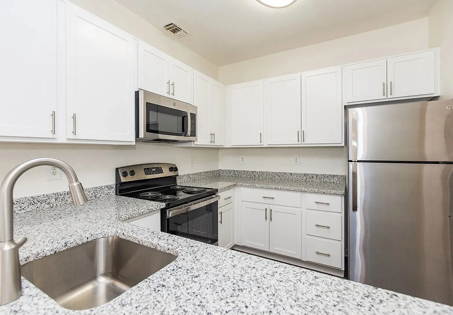 Park Station Apartments — Photo 1