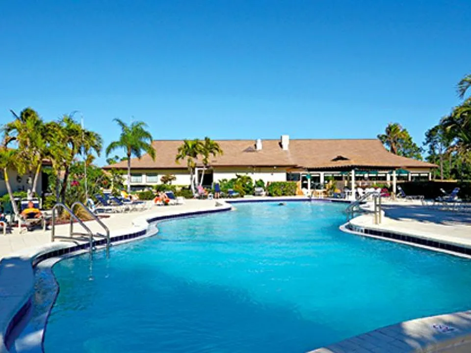 239 Palm Dr #2