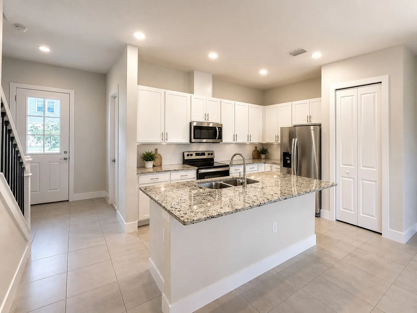 3 BR, 2.5 Bath Townhome in Oviedo — Photo 2
