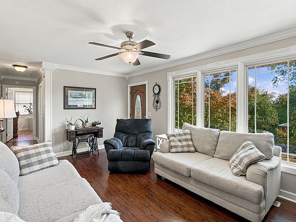 5th image of 904 Mitchell Rd