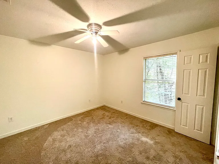 208 Chestnut Dr — Photo 17