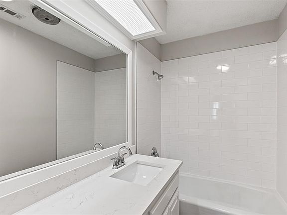 5th image of 235 E Hillcroft Dr