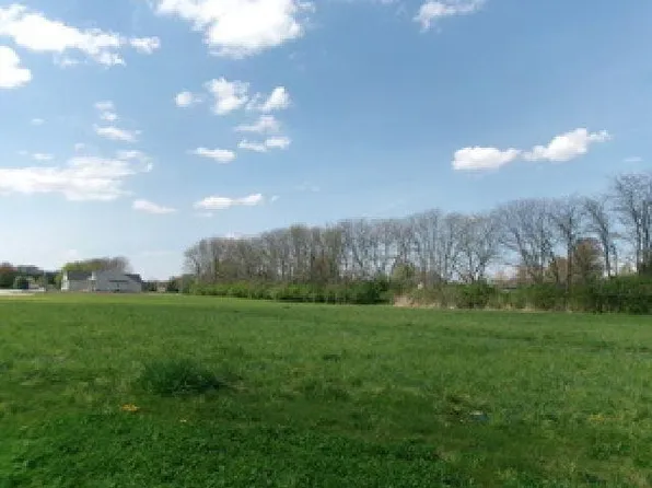 710 Arrowhead Dr, Utica, IL 61373