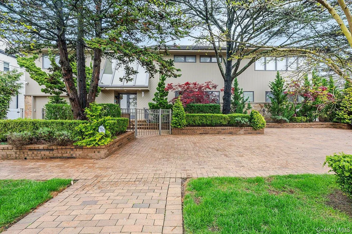 4 bed, 4.5 bath, 3942 sqft, $8,000 — Photo 1