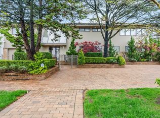 40 Cayuga Ave, Atlantic Beach, NY 11509