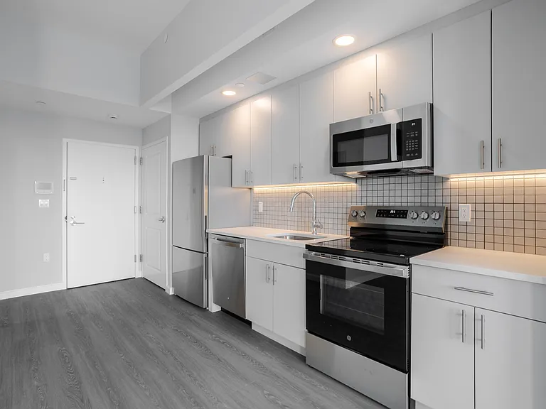 183-03 Hillside Ave #6B — Photo 3