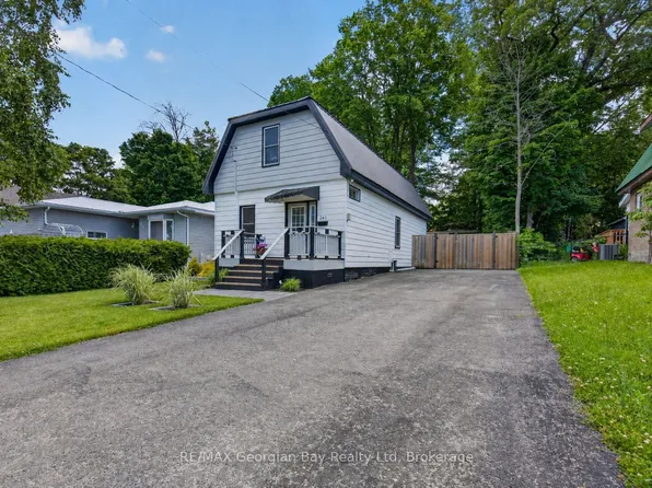 241 Donalda St, Midland, ON L4R 2N4
