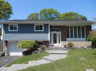 10 Concord Ln, Smithtown, NY 11787