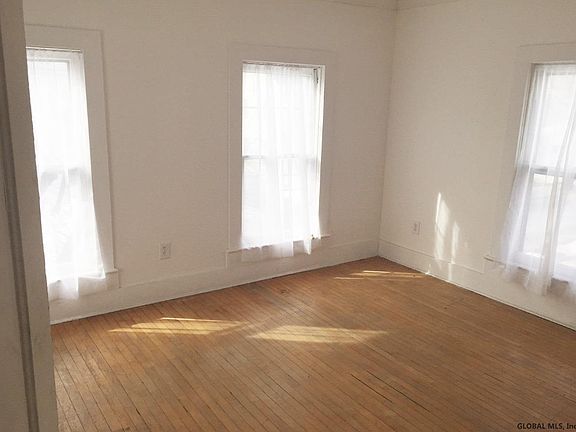 2nd image of 1 Charlotte St
