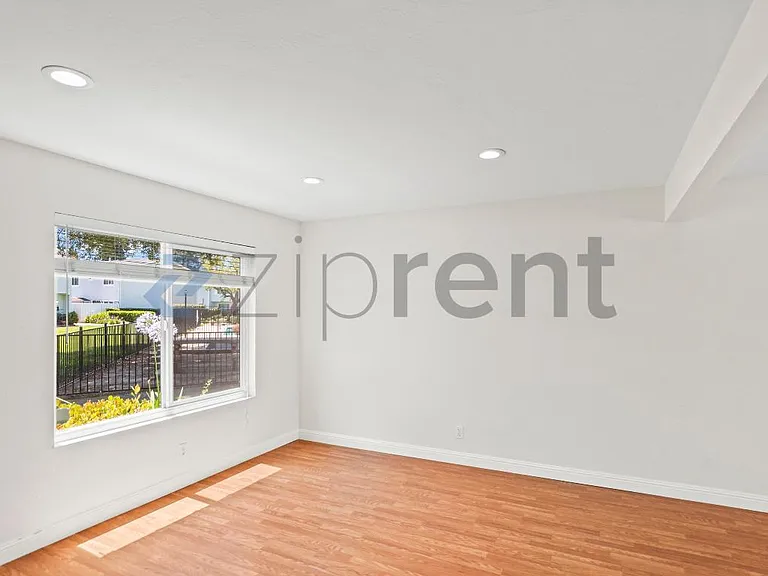 38551 Royal Ann Cmn — Photo 6
