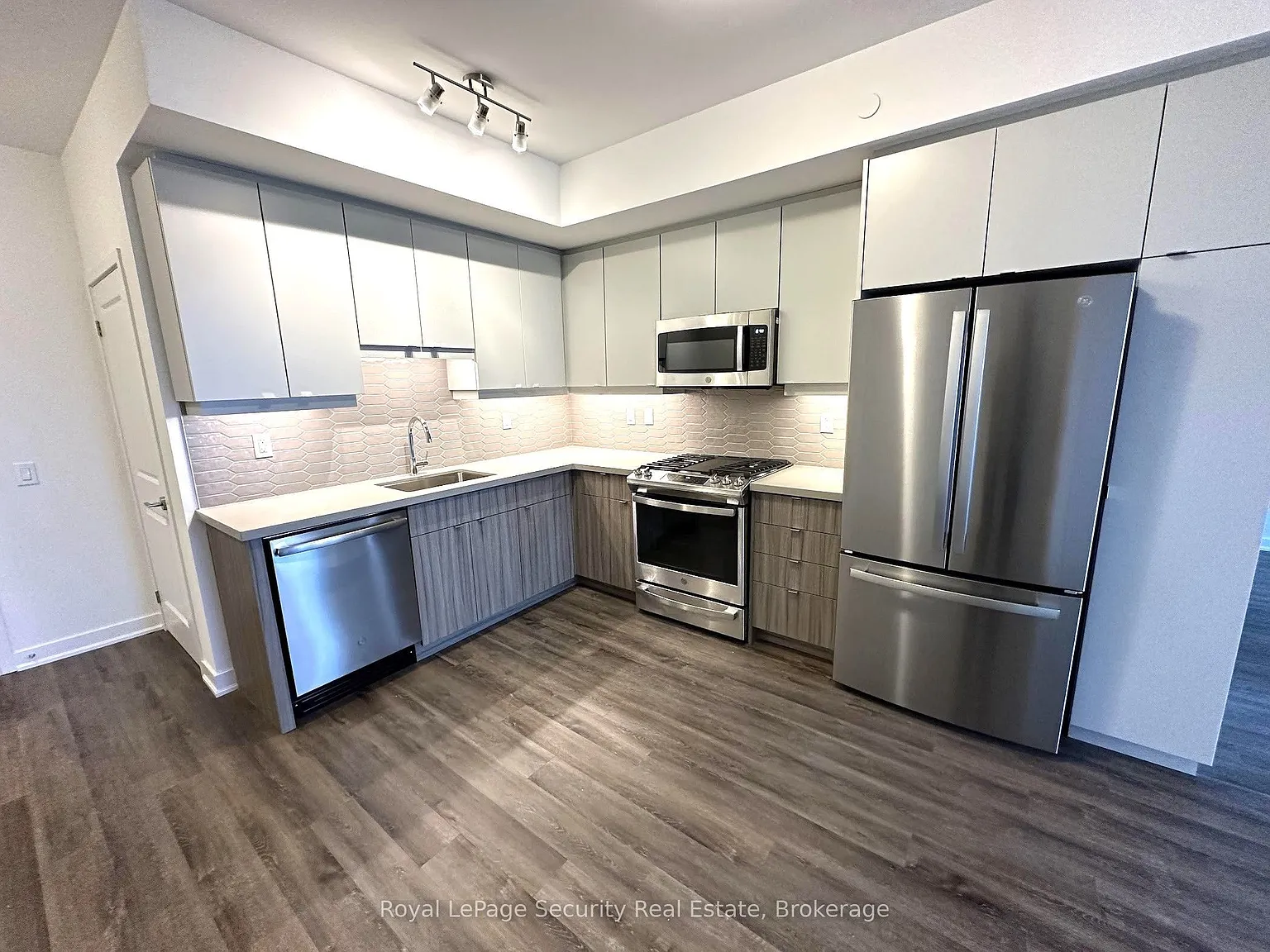 2 bed, $3,100 — Photo 4