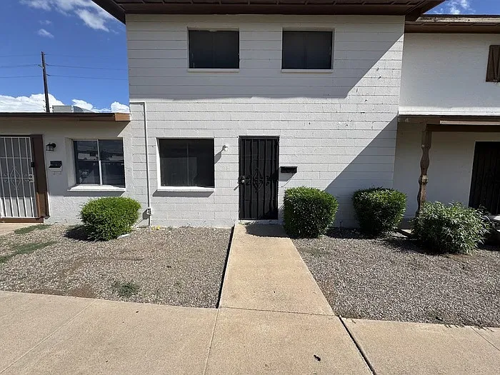 3 bed, 1.5 bath, 1050 sqft, $1,295 — Photo 1