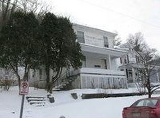 622 Ballengee St, Hinton, WV 25951