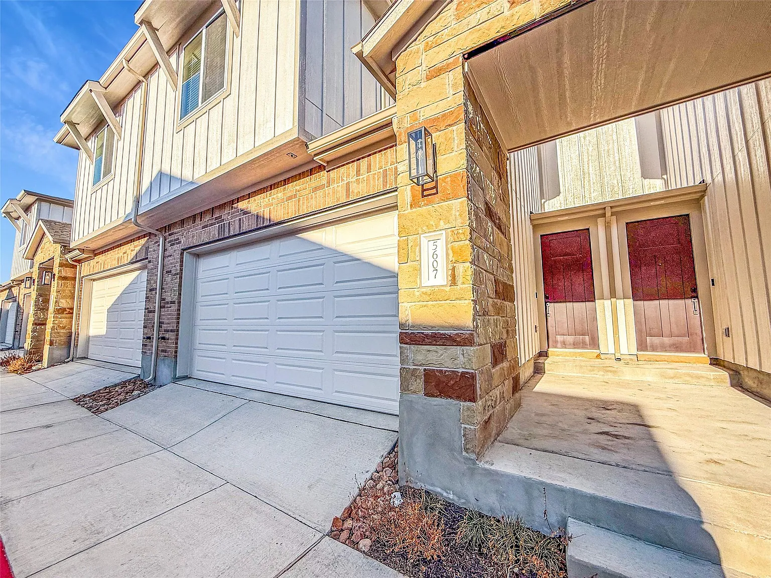3 bed, 2.5 bath, 1843 sqft, $3,390 — Photo 2