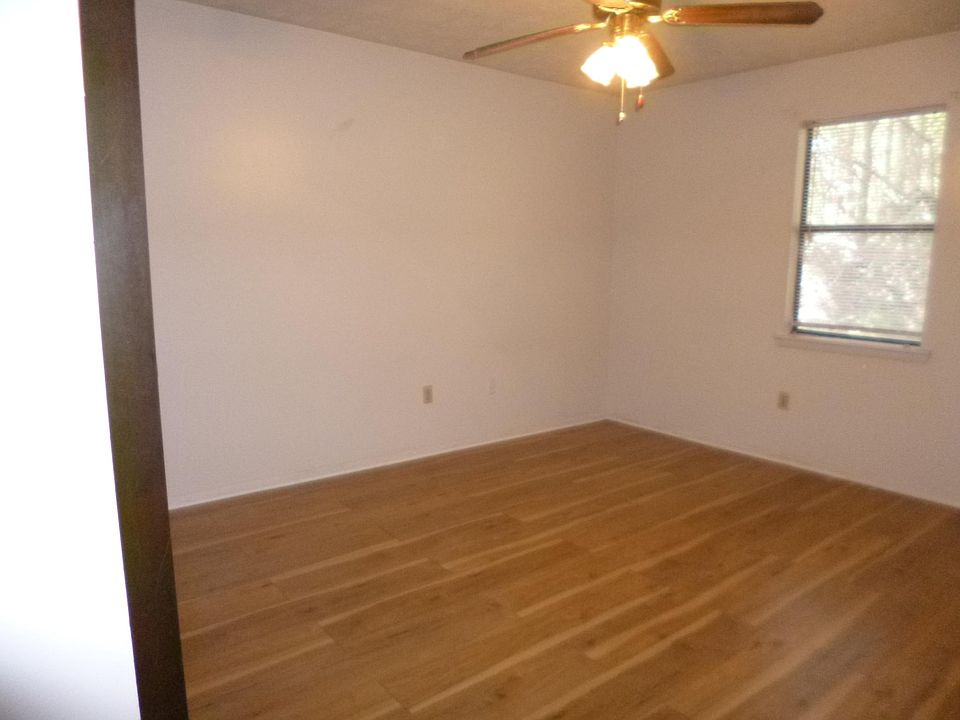 2nd image of 1033 Kings Mill Run