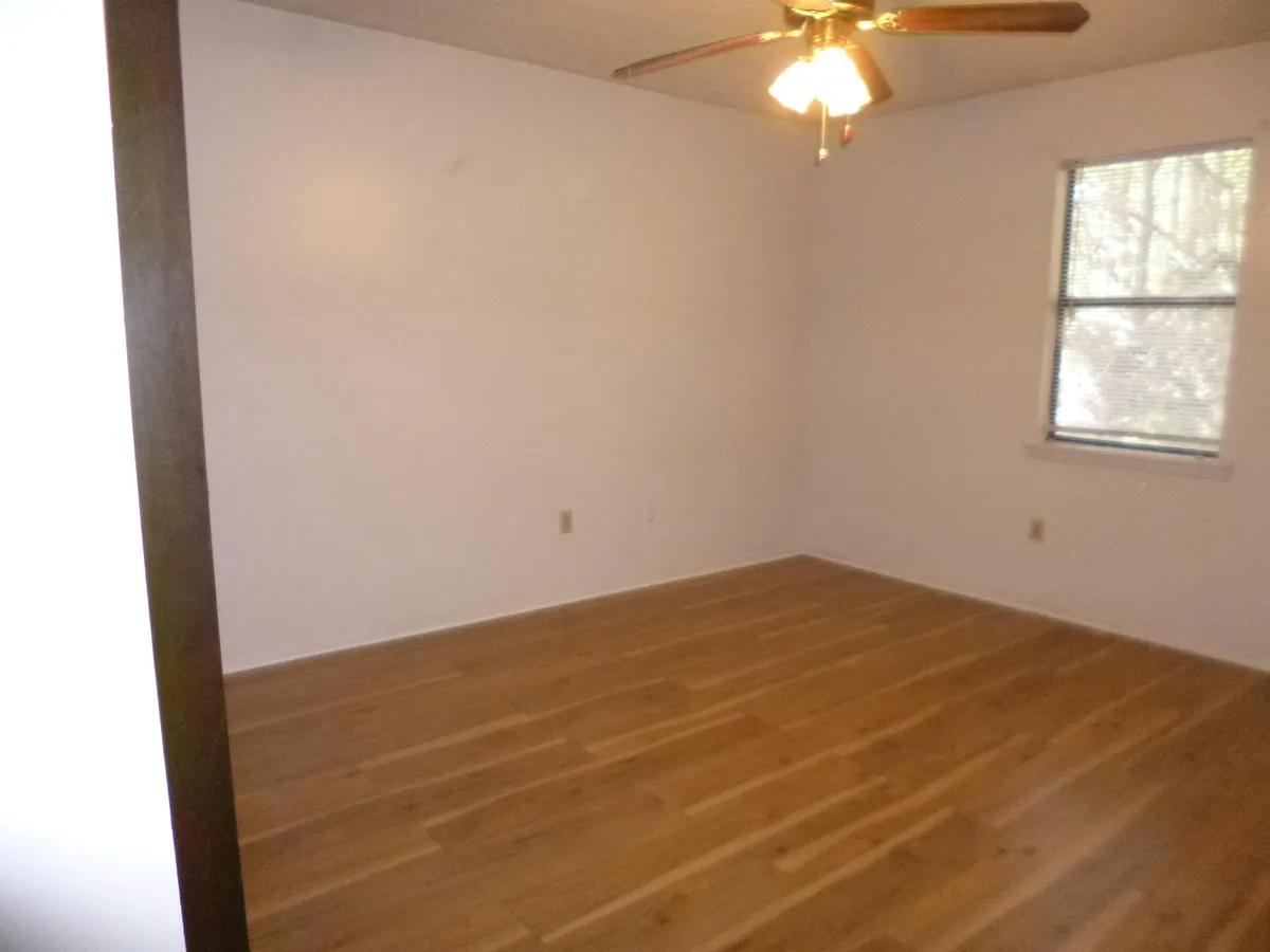 Building Photo - 1033 Kings Mill Run N