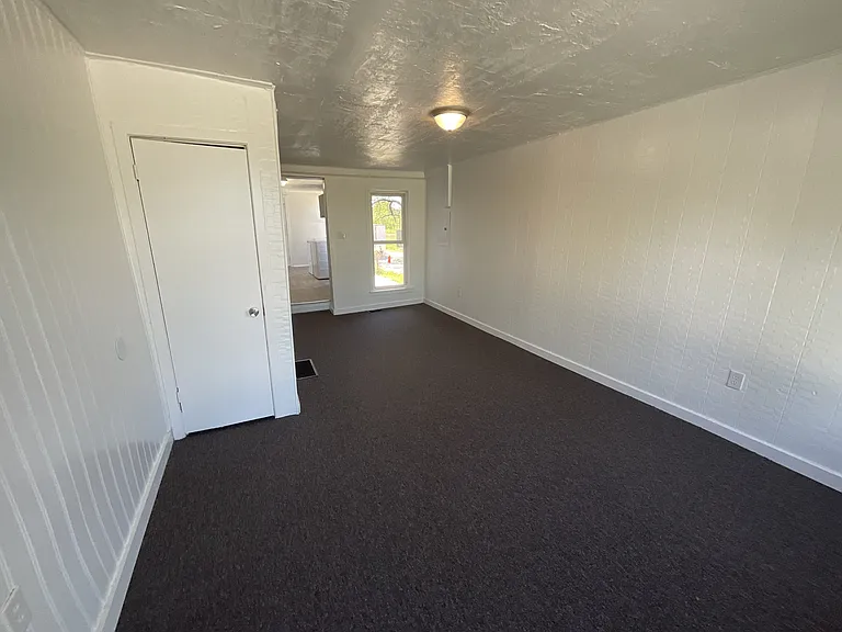 516 E Boundary Ave — Photo 2