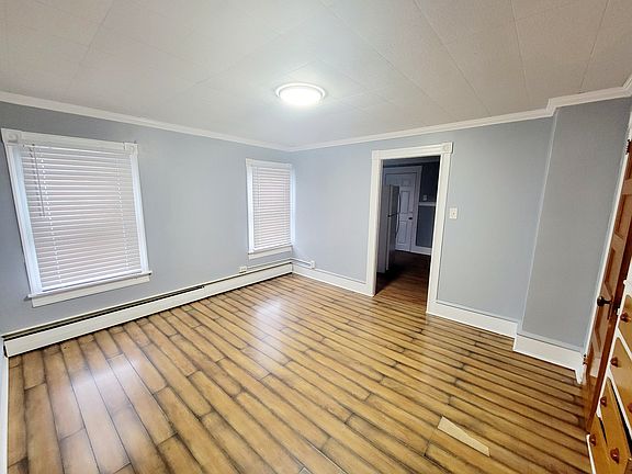 3rd image of 414-416 E Main St #414-B
