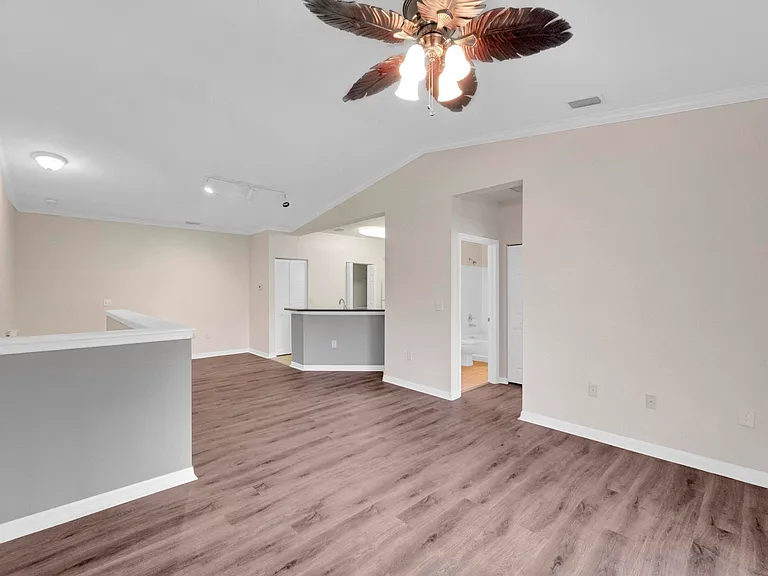 343 SE Rogers Ct — Photo 3