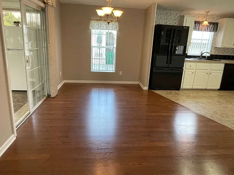 5453 Williamsburg Ln — Photo 11