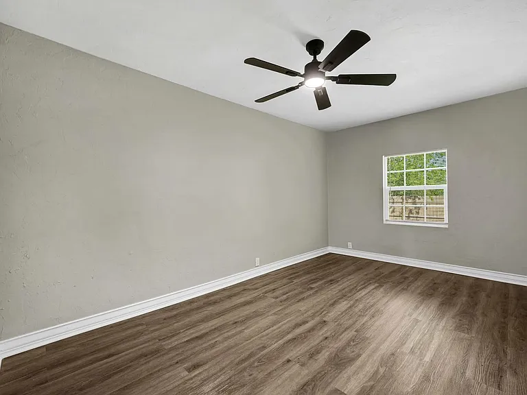 1301 SW Tennessee Ave — Photo 8