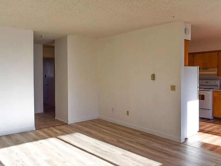 Kathy-Ann Apartments — Photo 34