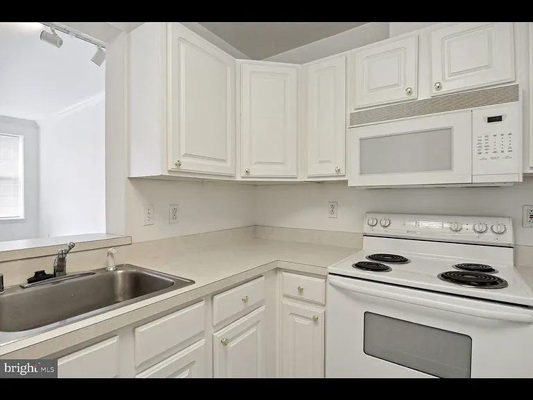 23 Pierside Dr #306 — Photo 13