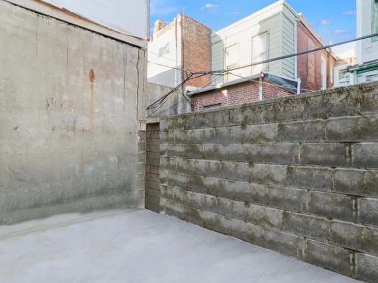 2231 Fernon St — Photo 13