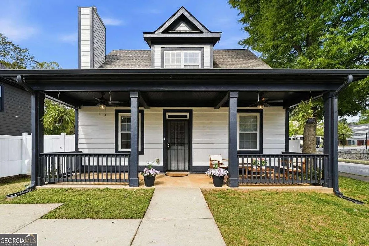 520 Mary St SW photo 1