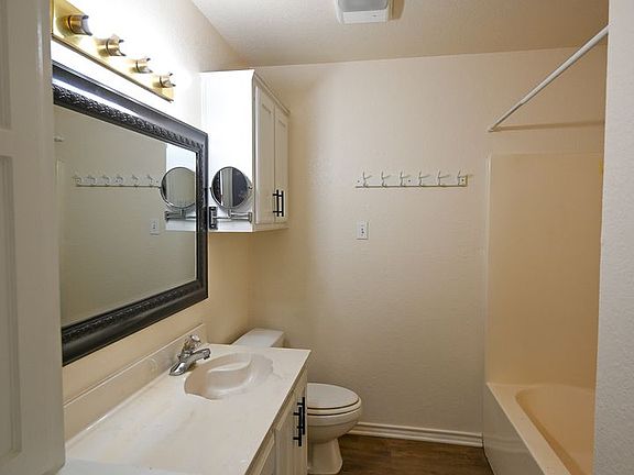 4th image of 506 Valleyridge Ct