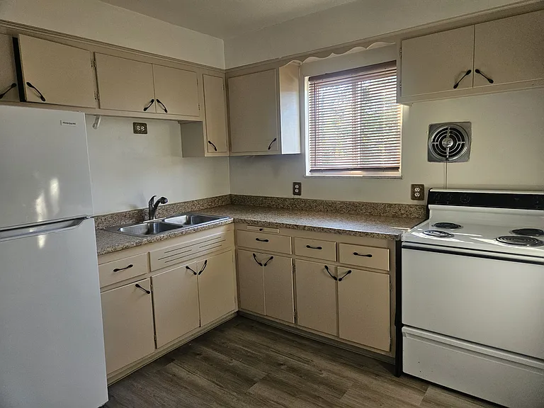 1285 W Clifton Blvd #6 — Photo 5