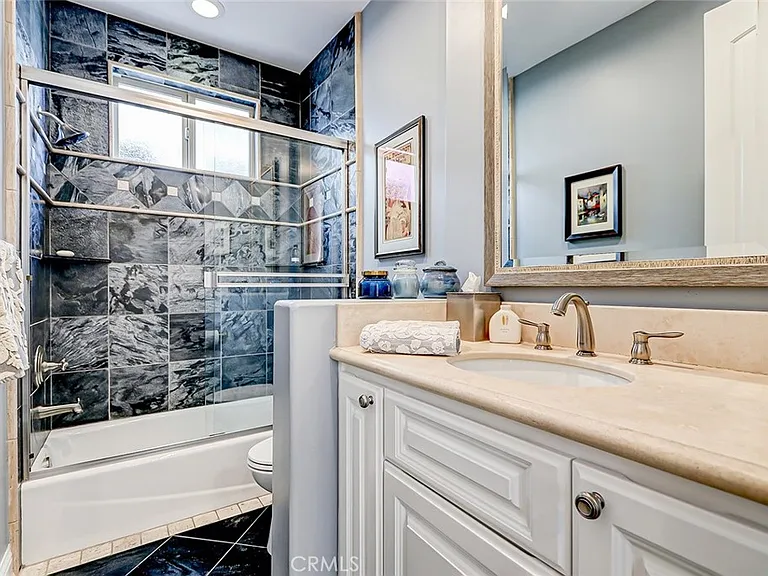 3005 N Poinsettia Ave — Photo 50