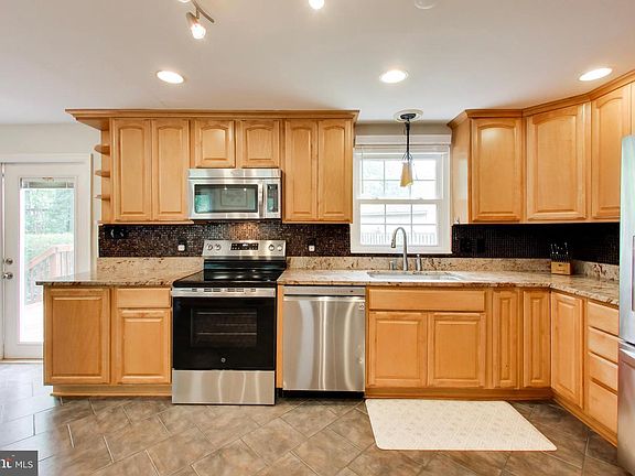 4th image of 5932 Peregrine Dr