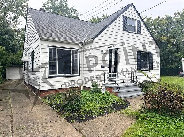 3 bed, 2.0 bath, 2011 sqft, $1,997 — Photo 2