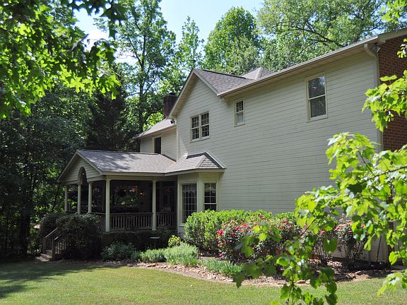3rd image of 208 Harvest Ln