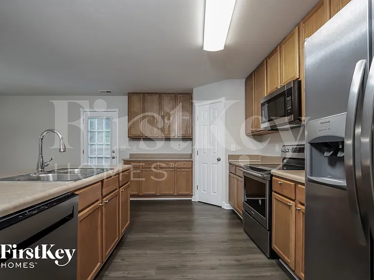 612 Brassfield Dr — Photo 6