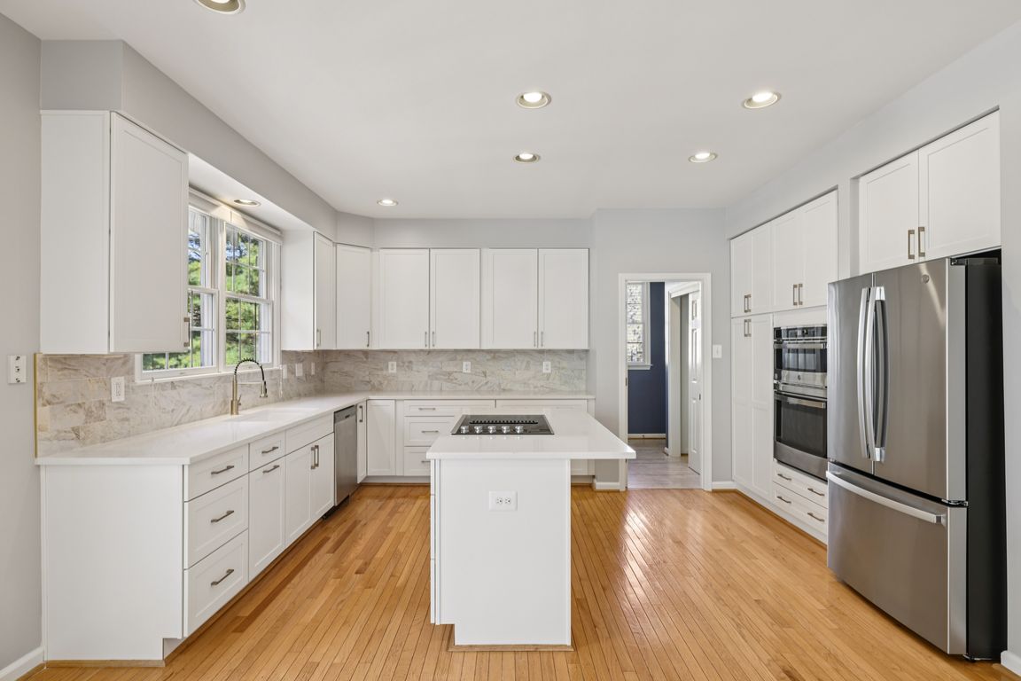 next background image