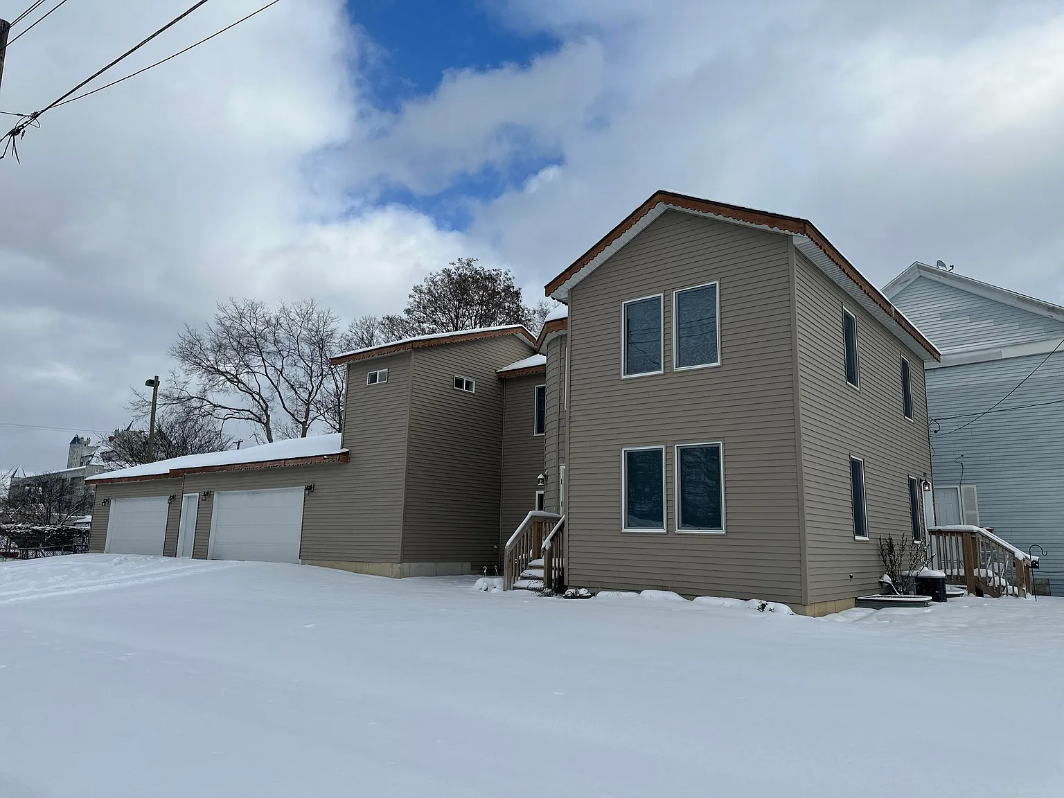 3899 Oakes St SW photo 1