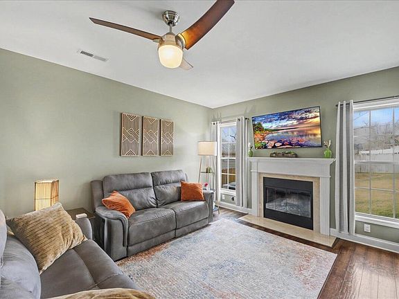 4th image of 4235 Katherine Pl