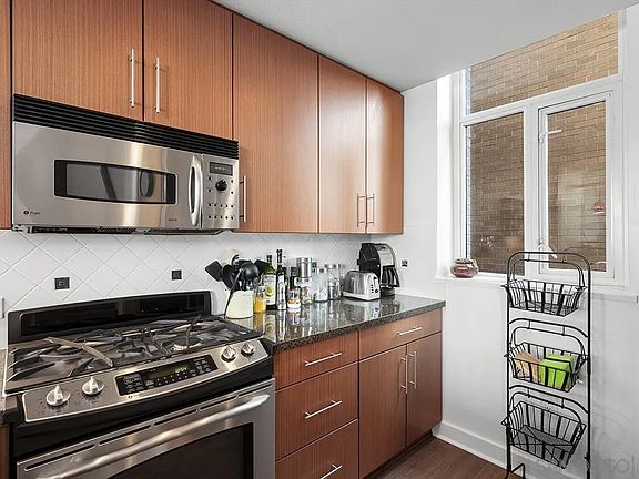 3rd image of 325 7th Ave Unit 211